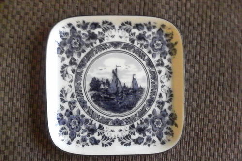 DELFT HOLLAND POTTERY COLLECTABLES