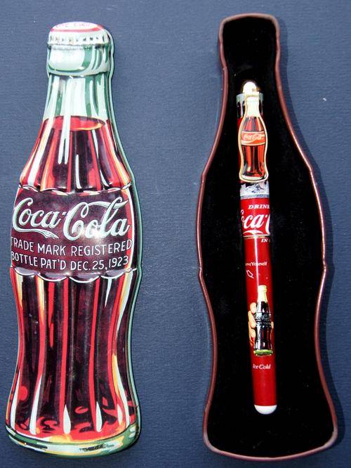 Advertising COCA COLA PEN IN COKE SHAPED TIN FROM 1996 VERY GOOD