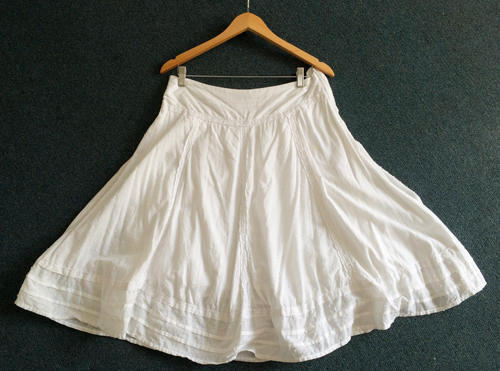 Skirts - White skirt from Truworths, Size 36 was sold for R95.00 on 21 ...