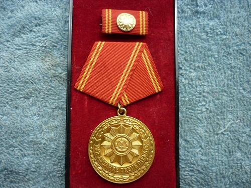 Other Medals - EAST GERMAN 25 YEAR FAITHFUL SERVICE MEDAL - IN ORIGINAL ...