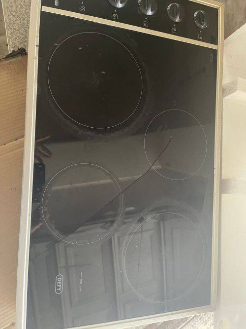 Hobs Defy Ceran Hob works perfectly just a small crack on the glass