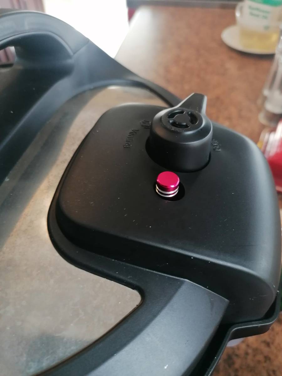 Pressure Cookers Instant Pot Duo 80 7in1 smart Cooker 8L was sold for R1,401.00 on 20 Dec at