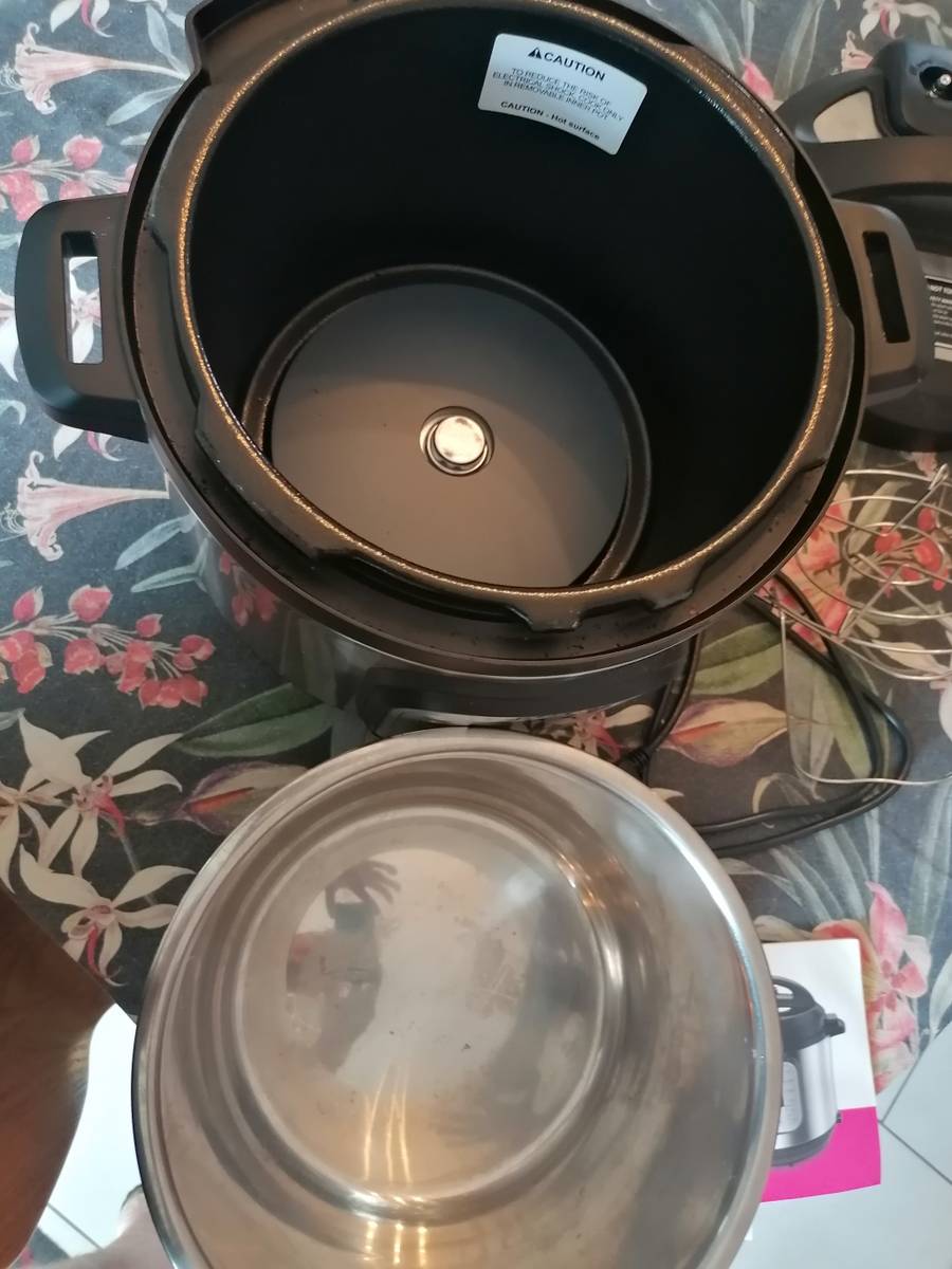 Pressure Cookers Instant Pot Duo 80 7in1 smart Cooker 8L was sold for R1,401.00 on 20 Dec at