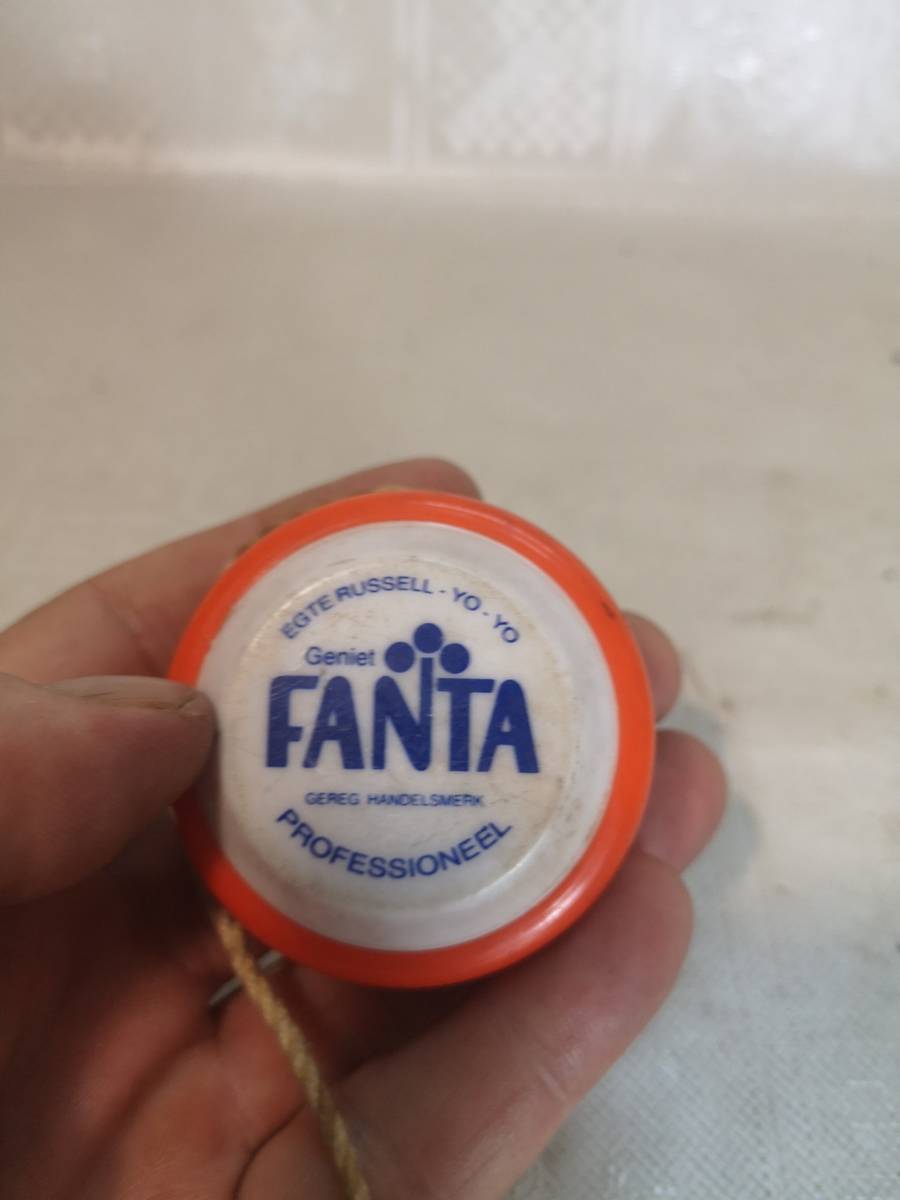 Classic Toys - OLD FANTA GENUINE RUSSELL PROFESSIONAL YO-YO (AFRIKAANS+