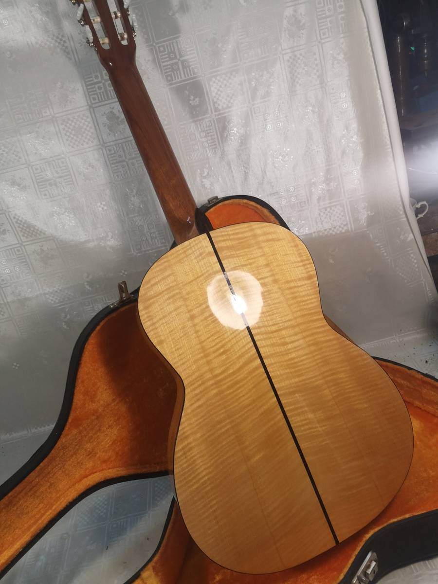 Acoustic VINTAGE JAPANESE ACOUSTIC GUITAR IN A BEAUTIFUL CASE was sold for R925.00 on 28 Feb