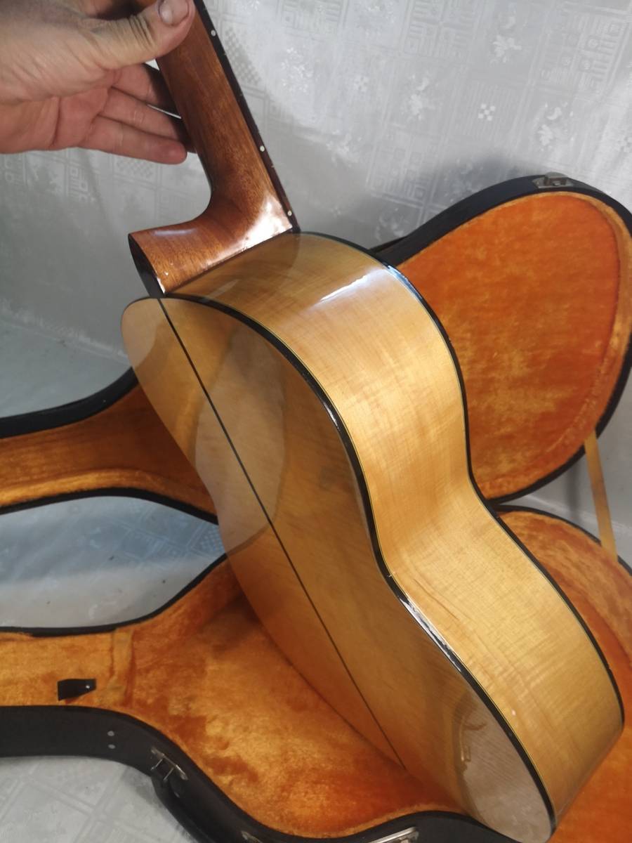 Acoustic VINTAGE JAPANESE ACOUSTIC GUITAR IN A BEAUTIFUL CASE was sold for R925.00 on 28 Feb