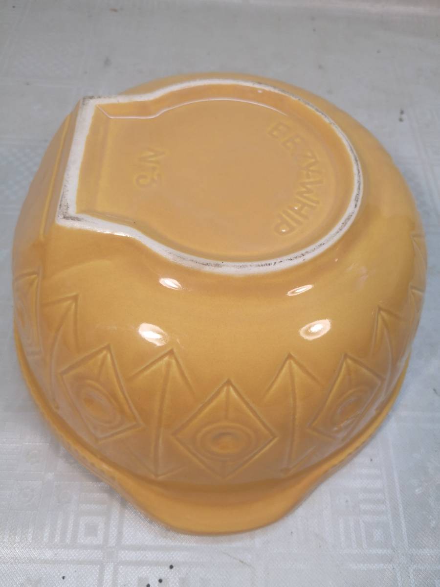 Bowls & Dishes VINTAGE EEZY WHIP NO 3 MIXING BOWL was sold for 320.00 on 12 Jun at 2216 by