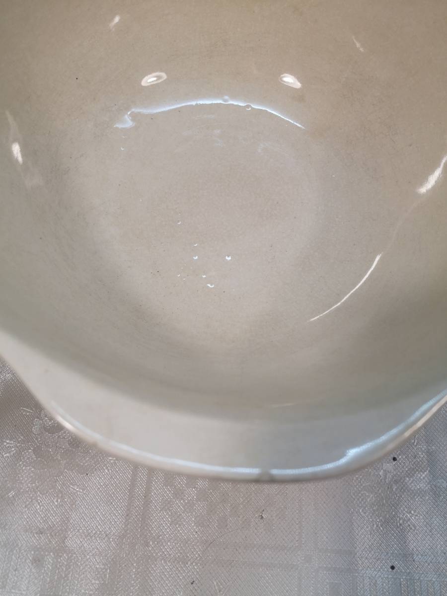 Bowls & Dishes VINTAGE EEZY WHIP NO 3 MIXING BOWL was sold for 320.00 on 12 Jun at 2216 by