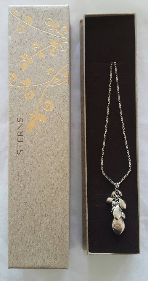 Gorgeous sterling silver necklace 