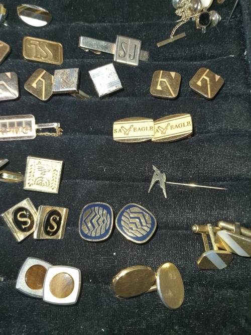 Cufflinks A GENTLEMENS COLLECTION OF EXCEPTIONAL VINTAGE CUFFLINKS
