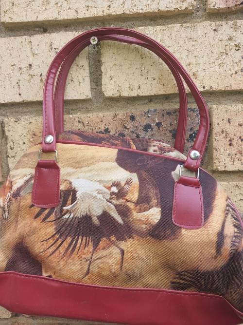 Handbags & Bags A RED WITH AFRICAN WILDLIFE PRINT TOTE HANDBAG SOLD