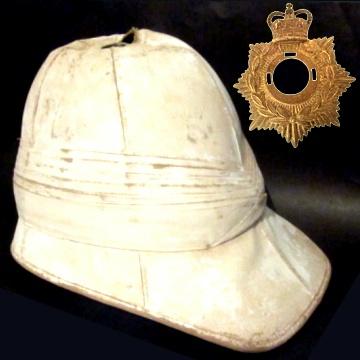 Headgear - Boer War Pith Helmet with Helmet Plate of which the Center ...