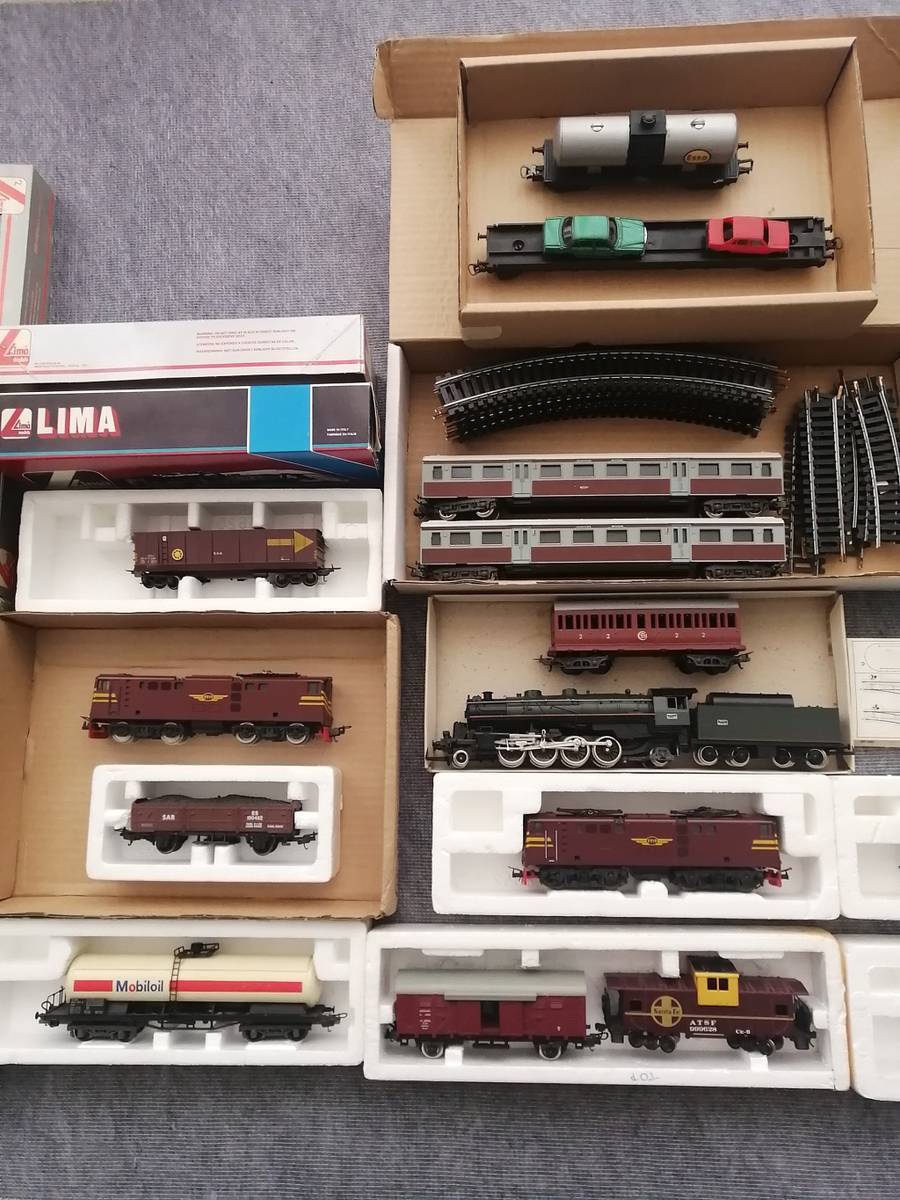 Train Sets Lima model train sets was sold for R3,500.00 on 31 Jan at