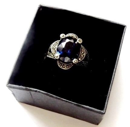 925 Silver ring in an antique setting with a Sapphire cubic zirconia