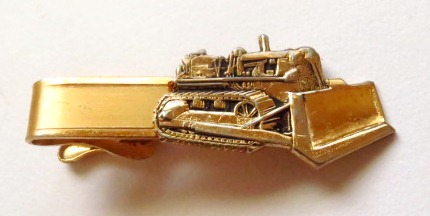 Vintage gold tone bulldozer tie pin in original Caress Jewellers box