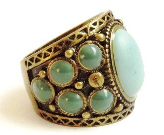 Antique gold tone fashion ring with turquoise stones (Size 6.5)