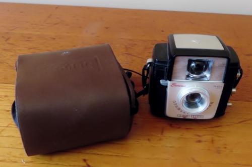 Vintage Kodak Brownie Starlet camera in original leather case 