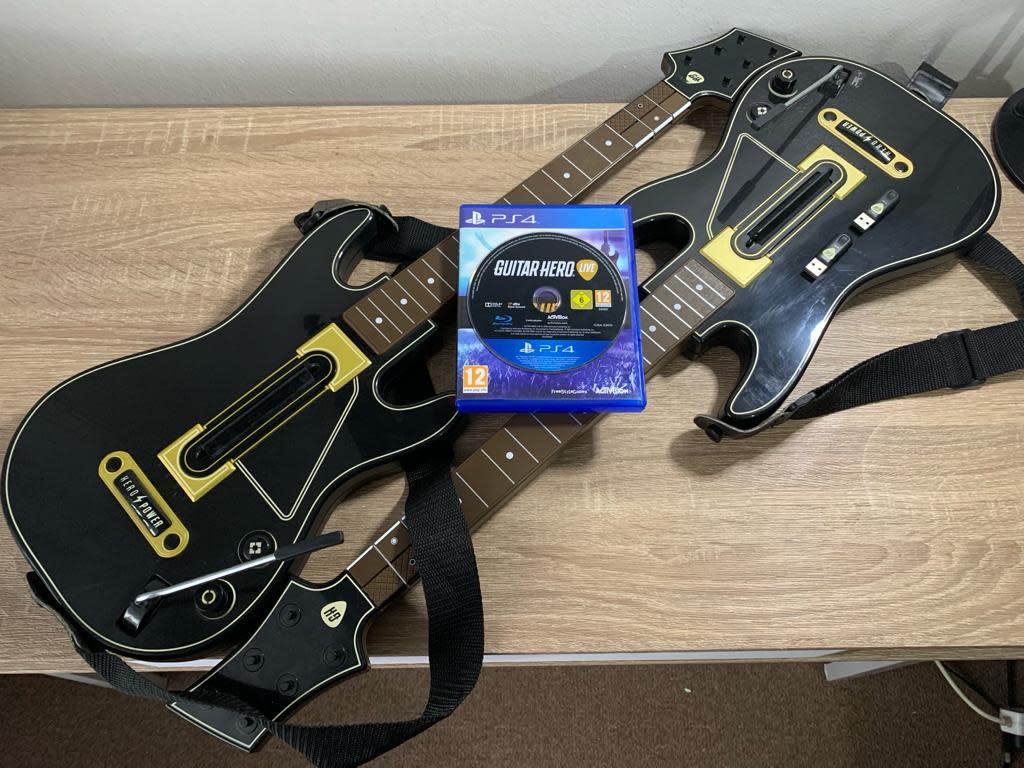 Guitar Hero Live 2-Pack Bundle - PlayStation 4