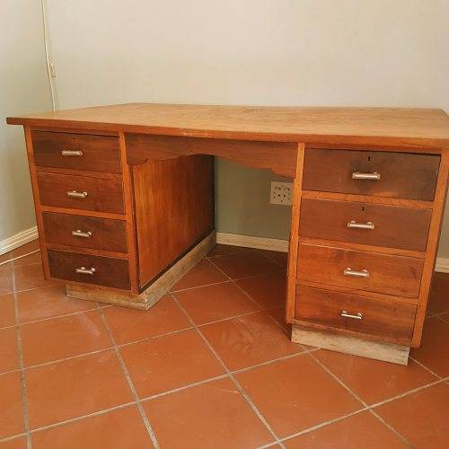 Desks Desk was listed for R500.00 on 12 Jan at 1046 by Frank241 in Johannesburg (ID602447311)