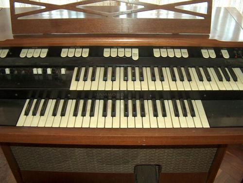Hammond M100 keyboard