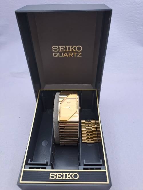 Women's Watches Vintage Seiko Ladies Quartz watch WORKING in Box