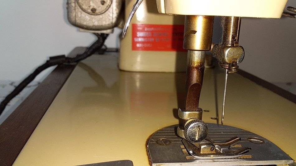 Sewing Machines & Overlockers Singer 237 Sewing Machine with Foot