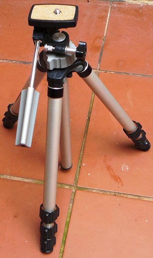 Complete Tripods Camera Tripod SLIK Model 500G was sold for R125.00