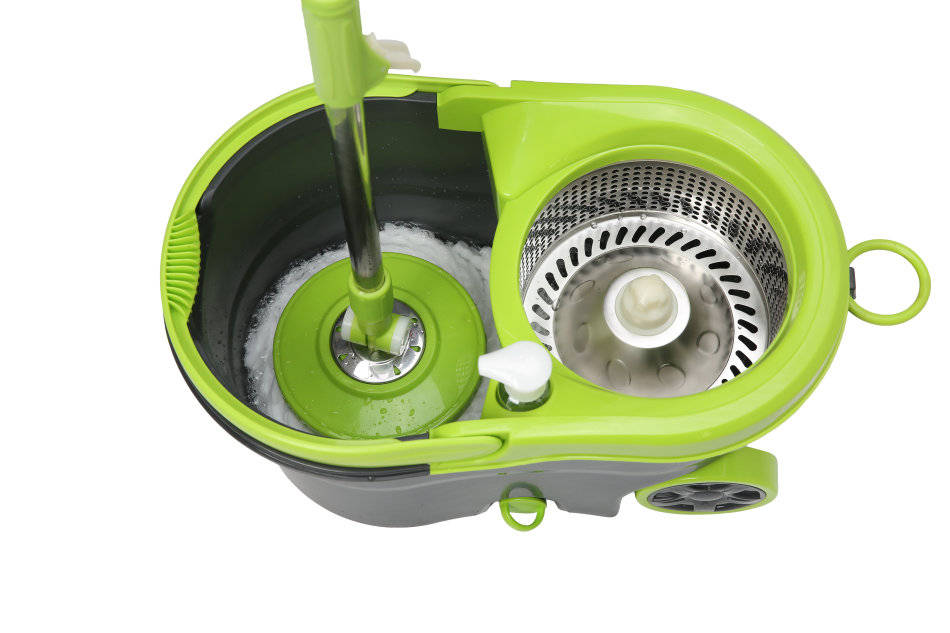 Someone’s in a Makro iSpin Mop Includes Bucket with Wheels 360 Degree