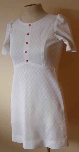 white vintage crimplene dress with redd buttons