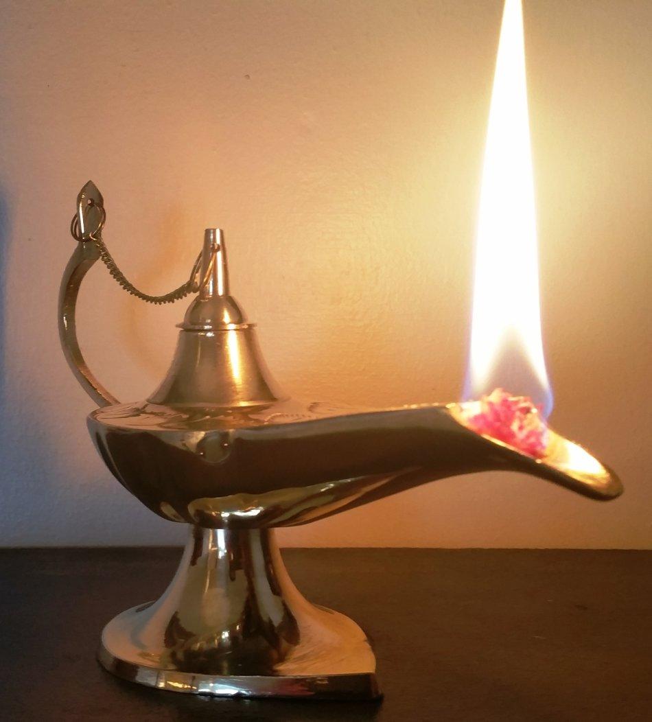 SOLID BRASS ALADDIN GENIE LAMP