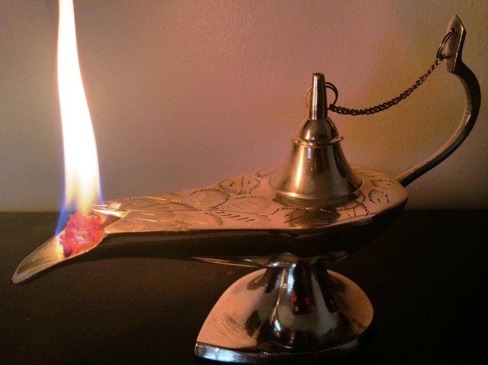 SOLID BRASS ALADDIN GENIE LAMP