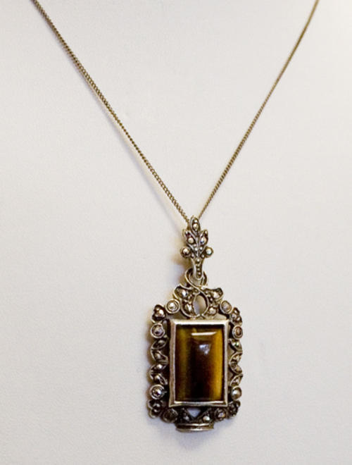 ART DECO TIGER'S EYE AND MARCASITE PENDANT WITH FINE SILVER CHAIN