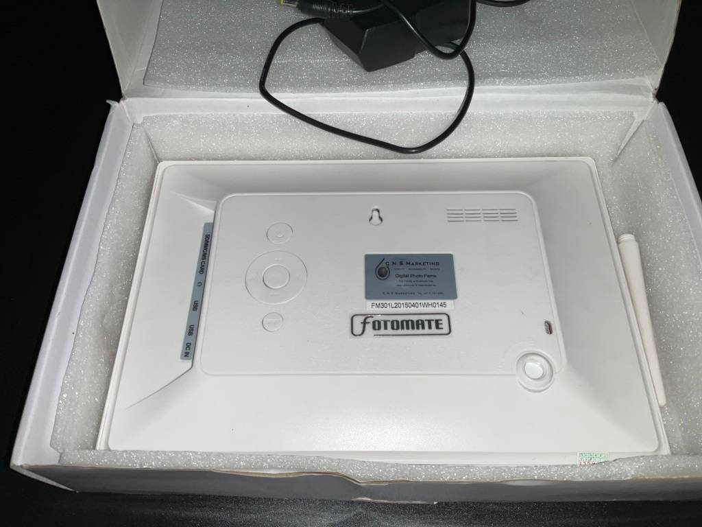 Digital Photo Frames Fotomate 10inch FM110 Digital Photo Frame White