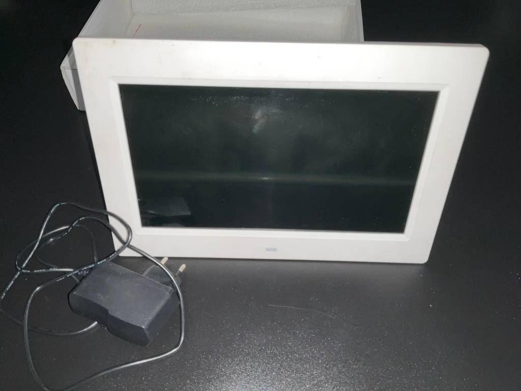 Digital Photo Frames Fotomate 10inch FM110 Digital Photo Frame White