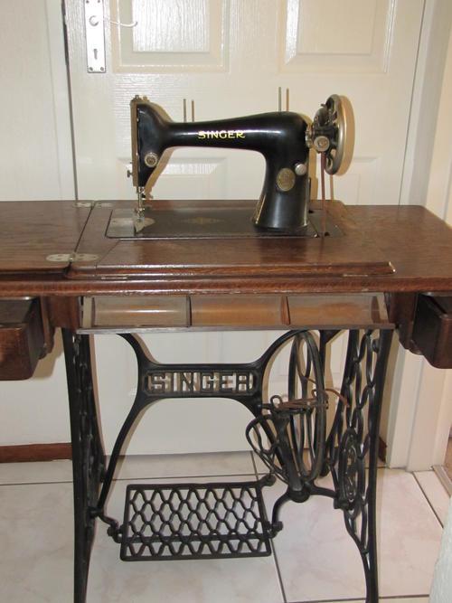 Other Antiques & Collectables Singer Sewing Machine ca.late 1920s