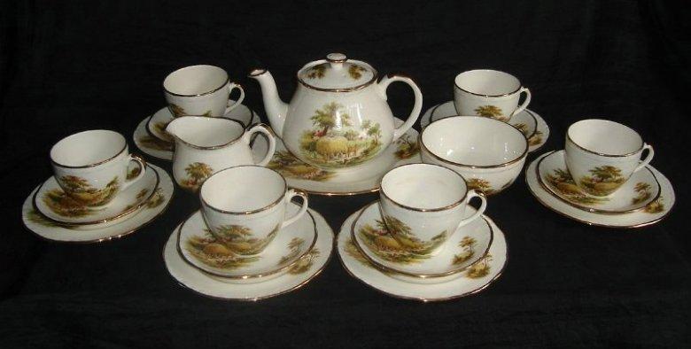 English Porcelain - 22 x ALFRED MEAKIN 