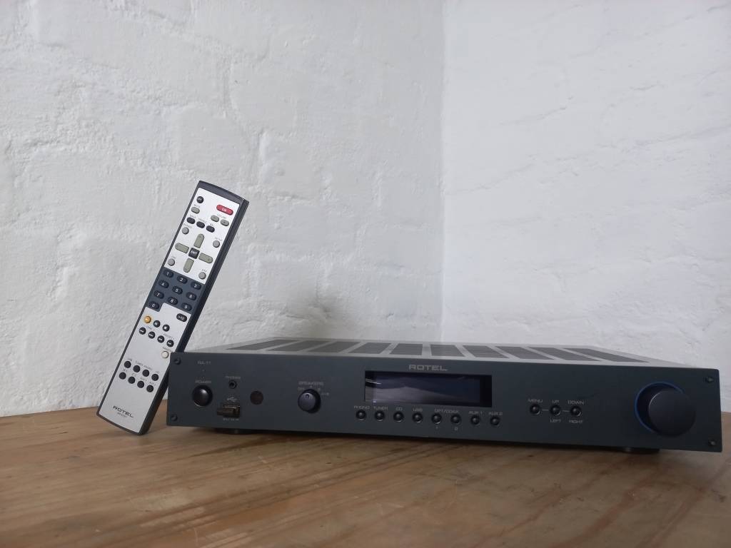 Amplifiers & Processors Rotel RA11 Stereo Integrated Amplifier for