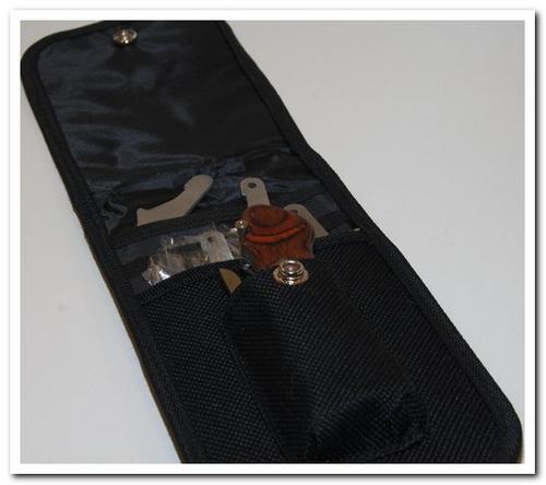 Hunting knife lockable pouch back