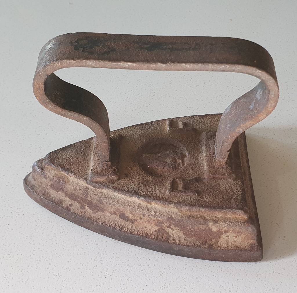 Appliances Vintage cast iron, coal stove RF4 clothing Sad Iron as per
