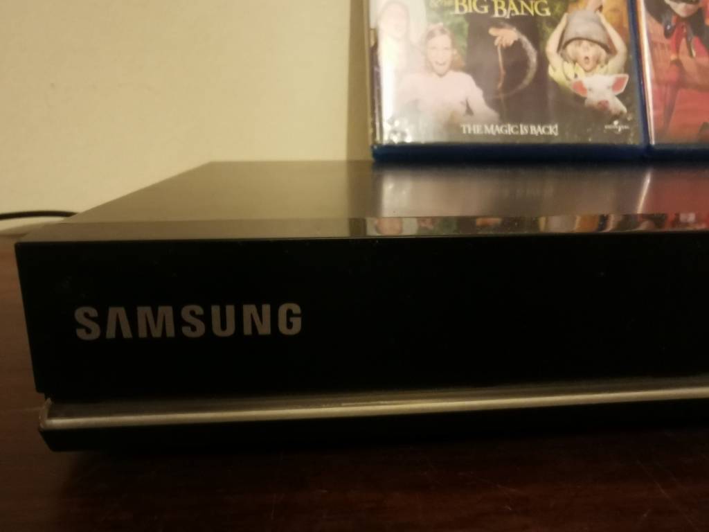 Blu-ray & DVD Players - Samsung Blue-Ray Player Plus a Few Movies was