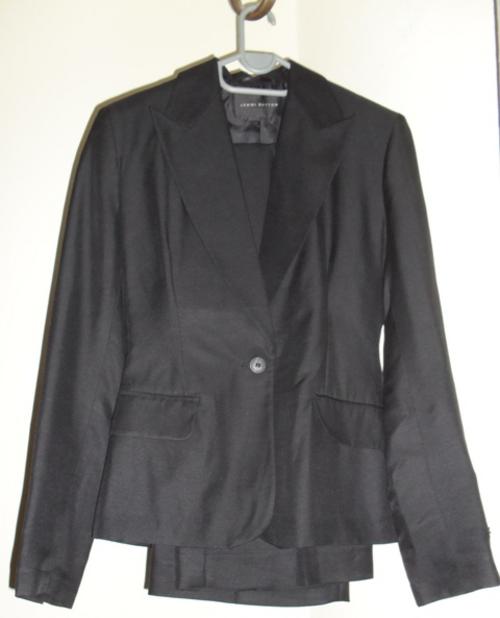Suits - Jenni Button suit size 8 was sold for R350.00 on 30 May at 13: ...