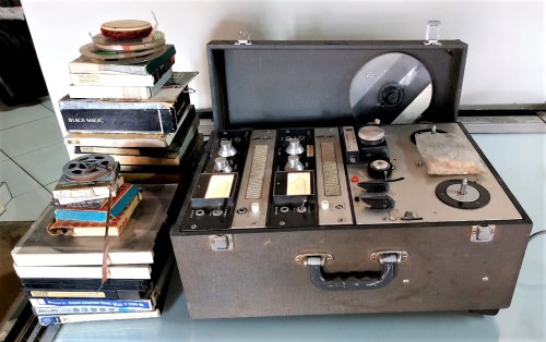 VINTAGE 1963 AKAI JAPAN M-8 REEL TO REEL TAPE RECORDER WORKING WITH A BUNCH  (11KG) OF MAGNETIC TAPES