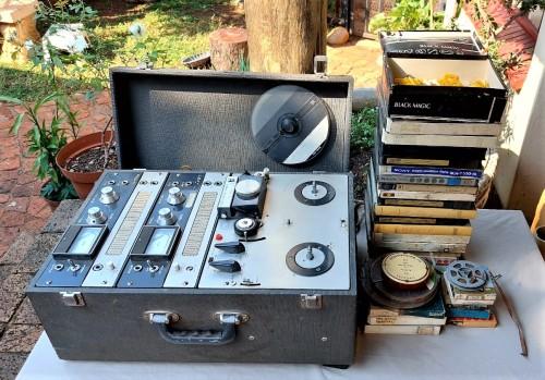 VINTAGE 1963 AKAI JAPAN M-8 REEL TO REEL TAPE RECORDER WORKING WITH A BUNCH  (11KG) OF MAGNETIC TAPES