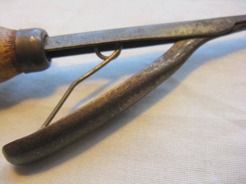 Tools VINTAGE MADE IN ENGLAND BROWN'S RAG RUG MAKING TOOL WITH WOODEN