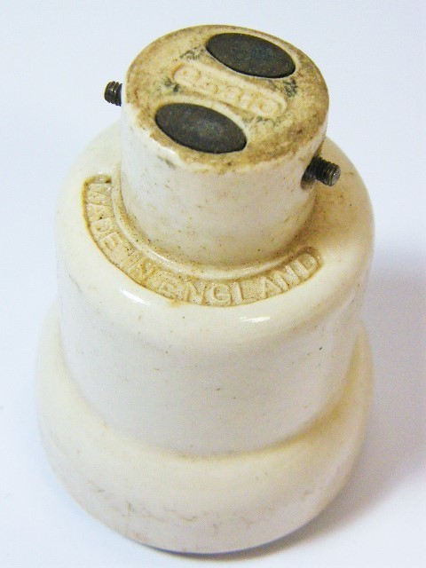 Vintage G&C porcelain light bulb adapter - screw type to bayonet - as per photo