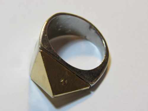 Pyramid fighting ring size