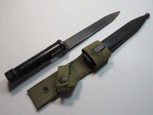 Bayonets - South African R1 FAL type C bayonet with scabbard - Rifle ...