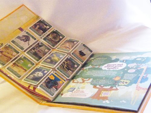 Super Dieren complete collectors card album with many extra cards - Dutch - issued by Albert Heijn