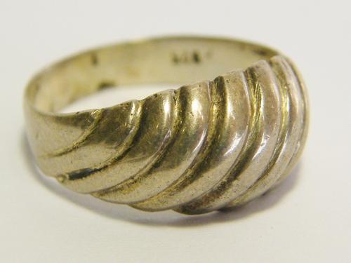 Vintage sterling silver fashion ring - weighs 2.8 grams - size N - as per photo