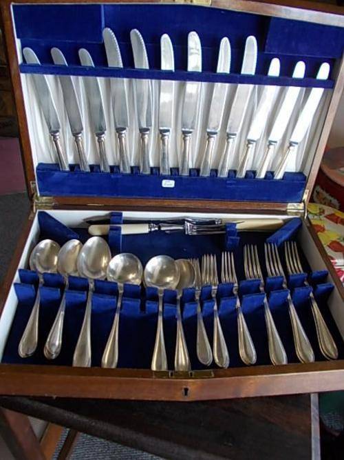 Cutlery E.P.N.S. SILVERPLATED SIX SETTING CUTLERY SET MADE IN